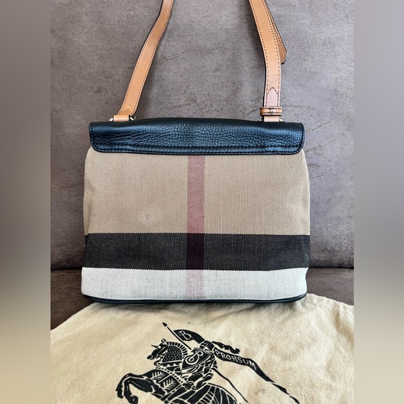 Burberry cross body purse - Picture 4 of 8